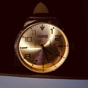 Gold color watch brown pleather strap